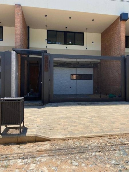 Duplex en Venta en  Ycuá Satí, Asunción